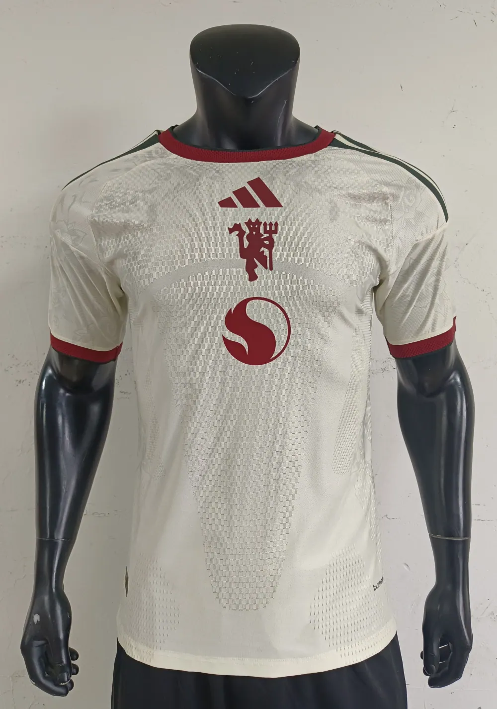 Manchester United shirt photo reference
