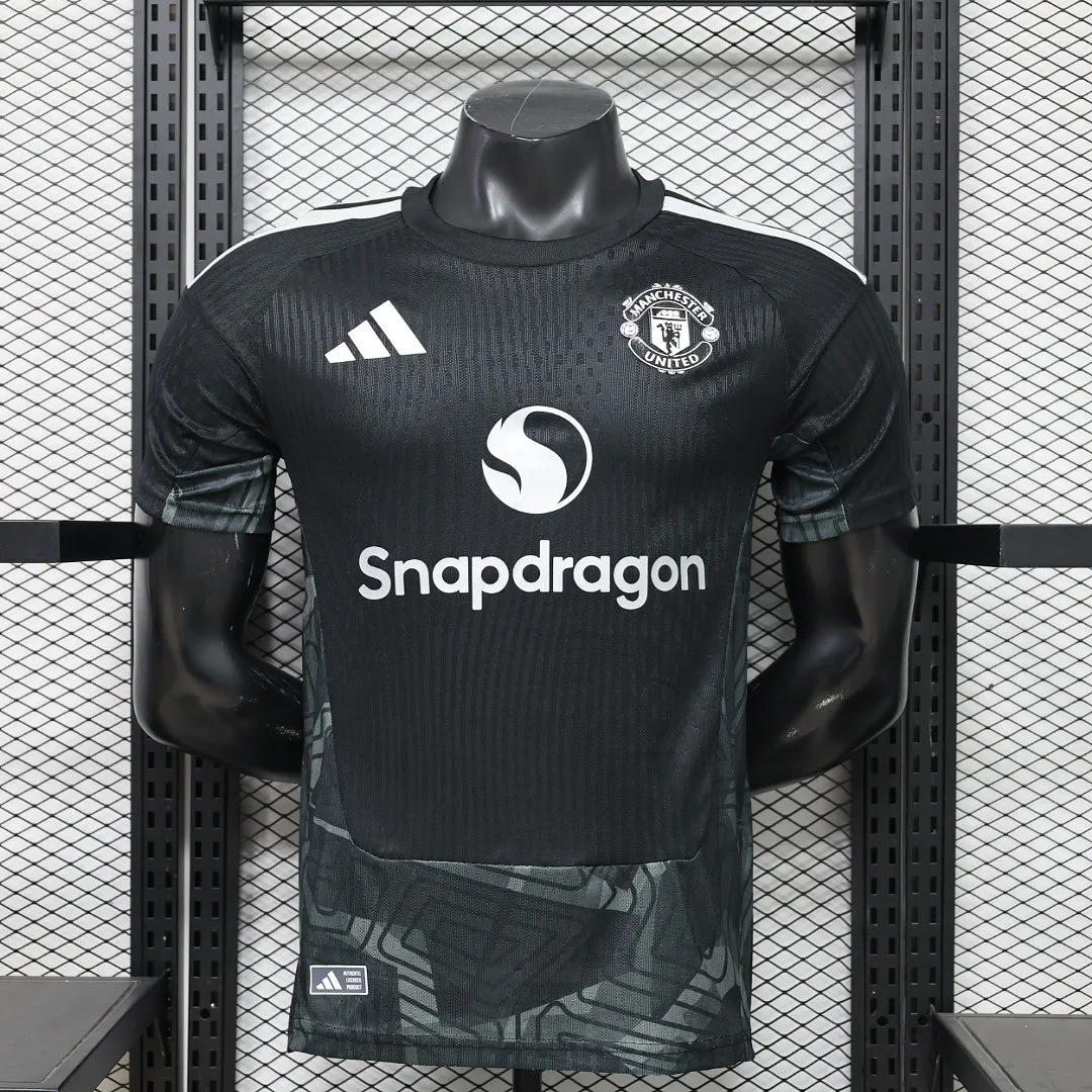 Manchester United 2026-27 Goalkeeper product photo 1